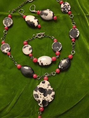 Black & White Splatter Pattern + Red 17" Beaded Necklace Bracelet Earring Set